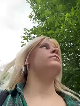 Snapshot of Flora_LifeSecret chatting on May 26, 2026, 12:45 pm Flora LifeSecret online show from May 26, 2026, 12:45 pm