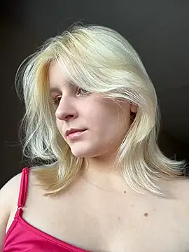 Snapshot of Flora_LifeSecret chatting on May 31, 2026, 12:56 pm Flora LifeSecret online show from May 31, 2026, 12:56 pm