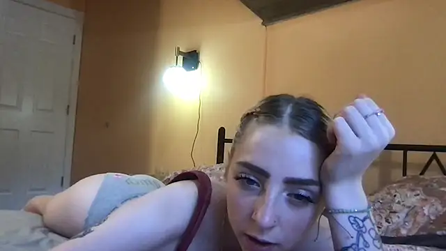 Roxybluee online show from June 3, 2026, 2:47 am