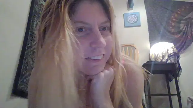 Snapshot of daddys_girl333 chatting on July 18, 2026, 2:38 am daddys girl333 online show from July 18, 2026, 2:38 am