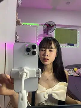 Snapshot of Lov3lily chatting on June 8, 2026, 10:15 am Lov3lily online show from June 8, 2026, 10:15 am