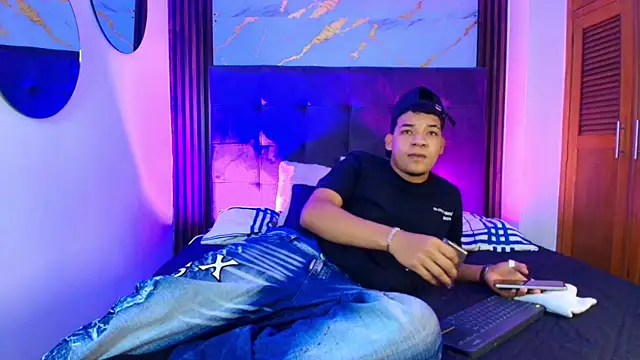 Snapshot of bick_jhonn chatting on May 12, 2026, 7:33 pm bick jhonn online show from May 12, 2026, 7:33 pm