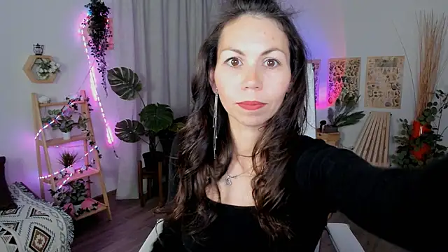 Snapshot of TrasyMorris chatting on June 1, 2026, 4:14 am TrasyMorris online show from June 1, 2026, 4:14 am