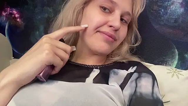 BobbiGosda online show from July 11, 2026, 7:44 am