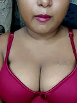 Snapshot of Rishwana77 chatting on July 13, 2026, 4:43 pm Rishwana77 online show from July 13, 2026, 4:43 pm
