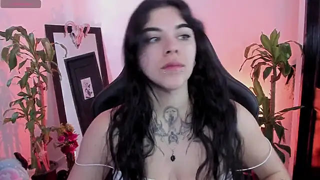 Snapshot of MissCharlottte_18 chatting on May 20, 2026, 4:24 pm MissCharlottte 18 online show from May 20, 2026, 4:24 pm