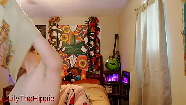 Snapshot of lilythehippie chatting on May 29, 2026, 6:17 pm lilythehippie online show from May 29, 2026, 6:17 pm