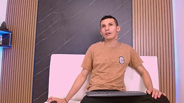 Snapshot of Isak_Berekoa chatting on May 18, 2026, 3:57 am Isak Berekoa online show from May 18, 2026, 3:57 am
