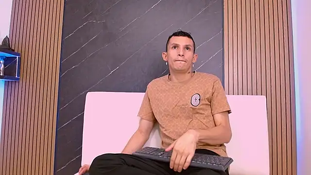 Snapshot of Isak_Berekoa chatting on May 18, 2026, 4:07 am Isak Berekoa online show from May 18, 2026, 4:07 am