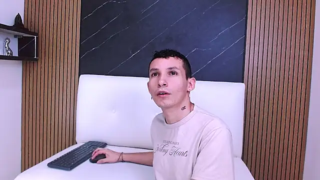 Snapshot of Isak_Berekoa chatting on May 24, 2026, 3:00 am Isak Berekoa online show from May 24, 2026, 3:00 am