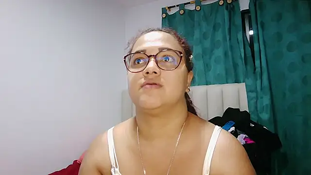 saramichell445734 online show from May 23, 2026, 2:28 am