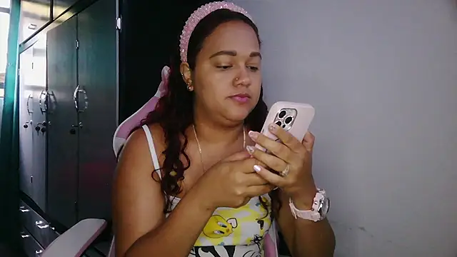 saramichell445734 online show from May 26, 2026, 12:34 pm