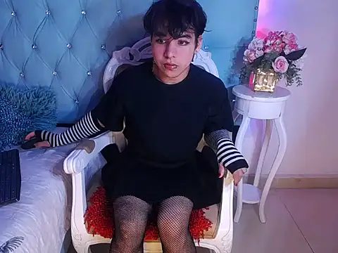 Snapshot of Tiff_Styless chatting on May 21, 2026, 7:10 pm Tiff Styless online show from May 21, 2026, 7:10 pm