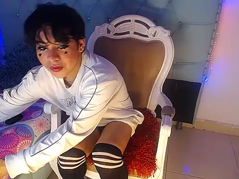 Snapshot of Tiff_Styless chatting on May 30, 2026, 7:44 pm Tiff Styless online show from May 30, 2026, 7:44 pm