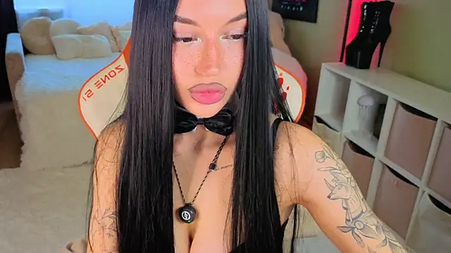 Snapshot of Regina_Amour chatting on July 12, 2026, 4:20 pm Regina Amour online show from July 12, 2026, 4:20 pm
