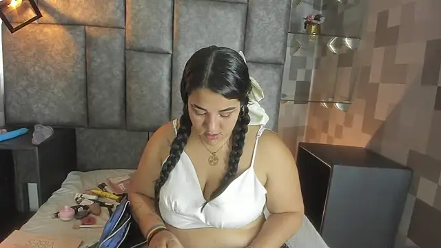 Ainoa Ruiz online show from June 3, 2026, 2:33 pm