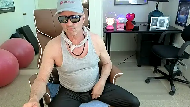 hotdadbod online show from August 7, 2026, 9:39 pm
