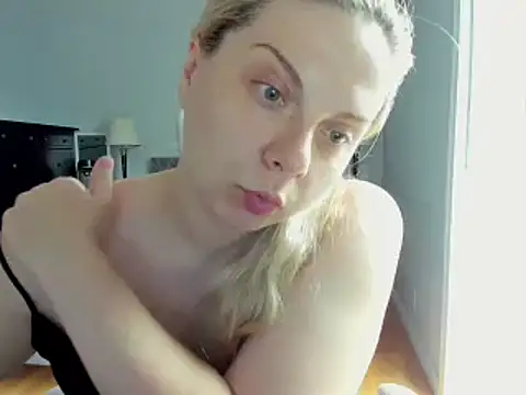 Laviora online show from July 10, 2026, 11:51 pm