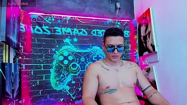 lucassimone  online show from June 2, 2026, 1:40 am