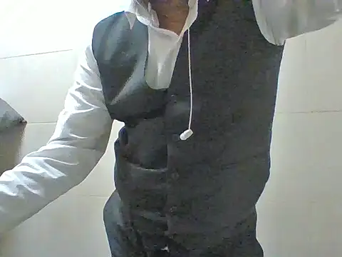 Snapshot of RAINBOWONE chatting on May 16, 2026, 6:32 am RAINBOWONE online show from May 16, 2026, 6:32 am
