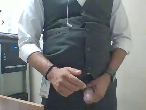 Snapshot of RAINBOWONE chatting on May 27, 2026, 3:47 am RAINBOWONE online show from May 27, 2026, 3:47 am