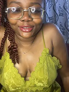 Snapshot of Creamyyystar chatting on July 9, 2026, 11:09 pm Creamyyystar online show from July 9, 2026, 11:09 pm
