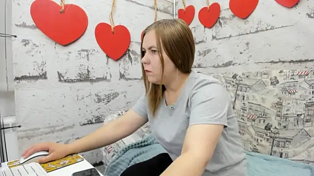 Snapshot of Dear_hollyy chatting on May 27, 2026, 1:24 am Dear hollyy online show from May 27, 2026, 1:24 am