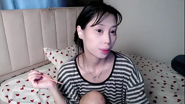 Snapshot of neverstoplovingme chatting on May 19, 2026, 1:44 am neverstoplovingme online show from May 19, 2026, 1:44 am