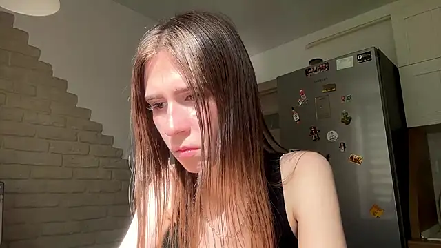 Snapshot of ZaraGuyette chatting on July 19, 2026, 2:10 pm ZaraGuyette online show from July 19, 2026, 2:10 pm