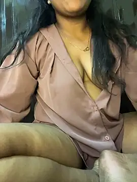 shivani099 online show from May 23, 2026, 10:52 am