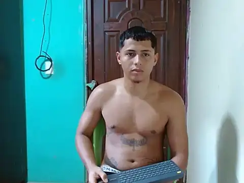 Snapshot of Lil_condor_baby chatting on May 23, 2026, 7:18 pm Lil condor baby online show from May 23, 2026, 7:18 pm
