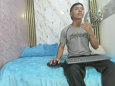 lonjitas twink hot online show from May 30, 2026, 1:57 am