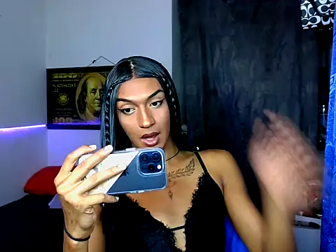 Snapshot of Alexxasexy chatting on May 21, 2026, 10:17 pm Alexxasexy online show from May 21, 2026, 10:17 pm