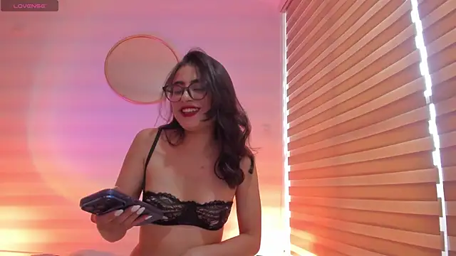 Snapshot of imsofia_dy chatting on May 30, 2026, 9:12 pm imsofia dy online show from May 30, 2026, 9:12 pm