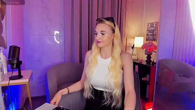Mila  Lux online show from May 25, 2026, 8:26 pm