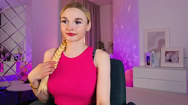 Mila  Lux online show from May 30, 2026, 8:28 pm