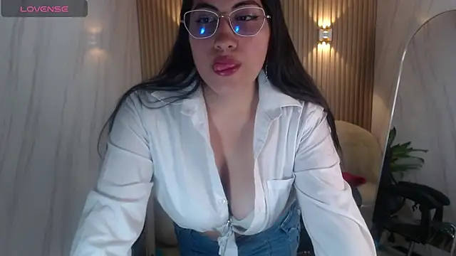 Snapshot of Violett_tf chatting on May 28, 2026, 8:39 pm Violett tf online show from May 28, 2026, 8:39 pm