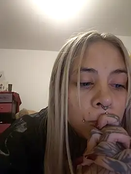 sofigirlgold online show from May 14, 2026, 7:59 am