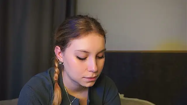 Sairallyn online show from May 21, 2026, 9:44 pm