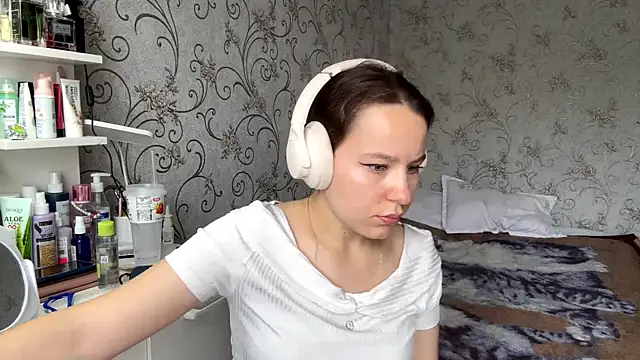 Snapshot of KathyrnEdmison chatting on May 18, 2026, 6:41 am KathyrnEdmison online show from May 18, 2026, 6:41 am