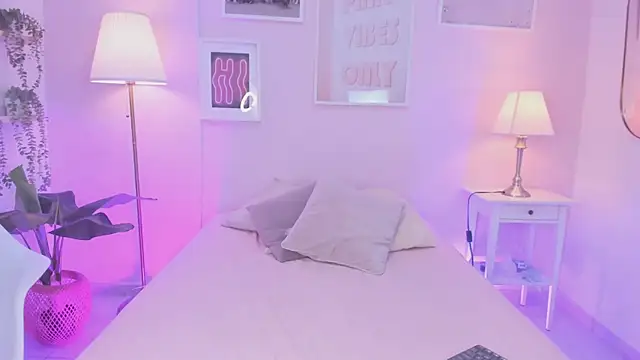 Kitty lulu  online show from June 3, 2026, 3:20 am