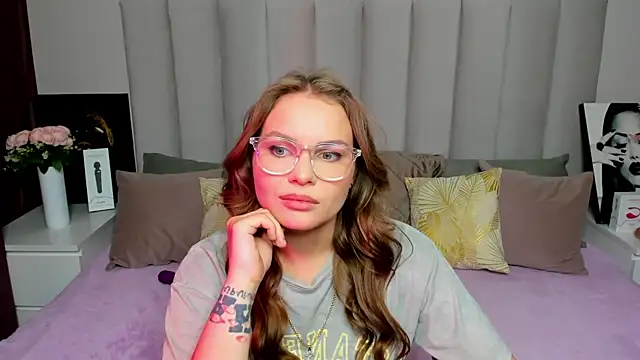 KattyWests online show from July 15, 2026, 1:33 am