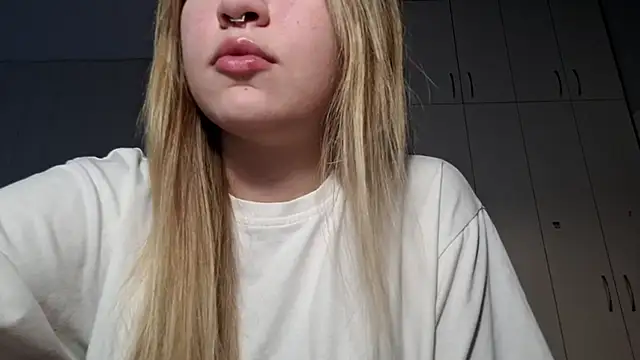 Snapshot of dozygleam chatting on May 25, 2026, 1:06 pm dozygleam online show from May 25, 2026, 1:06 pm