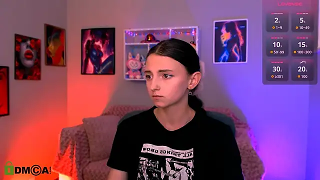 caroline honeyy online show from June 13, 2026, 7:45 pm