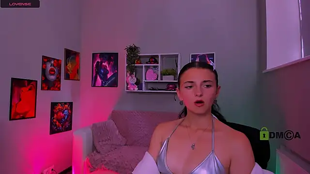 caroline honeyy online show from July 28, 2026, 12:59 pm