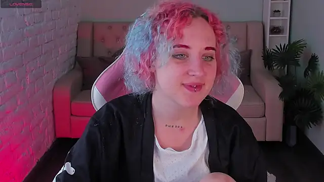 ScarlettSparkss online show from May 25, 2026, 1:28 pm