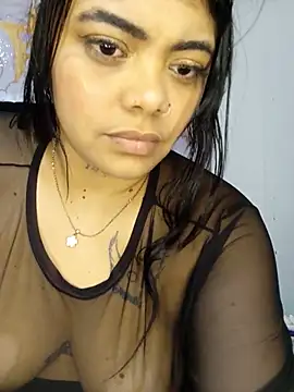 luxuryluna online show from May 18, 2026, 4:07 am
