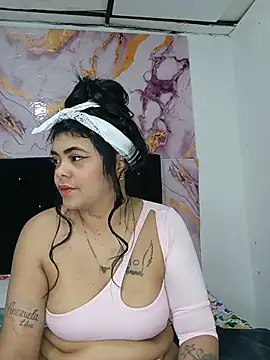 luxuryluna online show from May 22, 2026, 10:59 pm