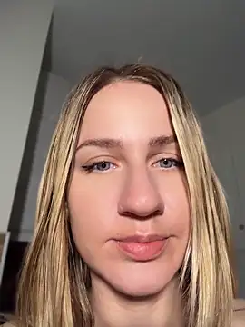 Snapshot of AnnaMist_ chatting on May 29, 2026, 5:33 pm AnnaMist online show from May 29, 2026, 5:33 pm