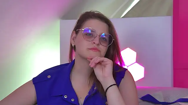 AlexaAvery online show from July 18, 2026, 6:28 am